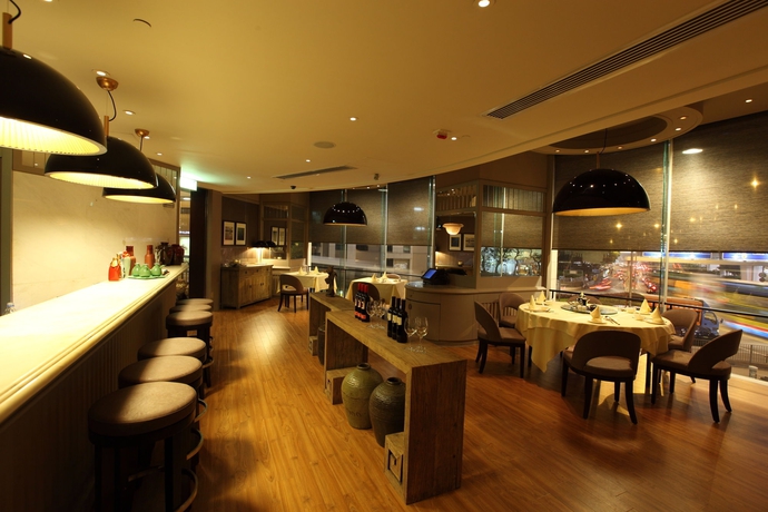 Imagen del bar/restaurante del Hotel Dorsett Wanchai Hong Kong. Foto 1