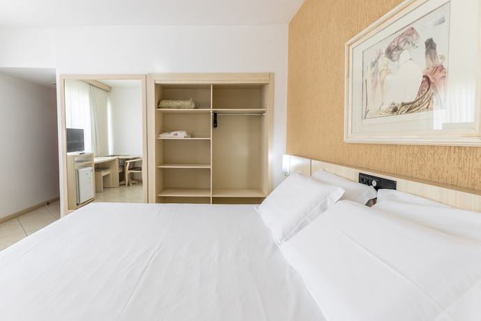 Imagen de la habitación del Hotel Dos A&ccedil;ores. Foto 17