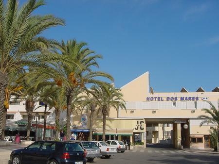 Imagen de los exteriores del Hotel Dos Mares. Foto 4