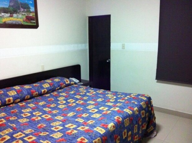 Imagen de la habitación del Hotel Dos Naciones. Foto 33