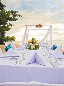 Imagen general del Hotel Dos Palmas Island Resort and Spa. Foto 12