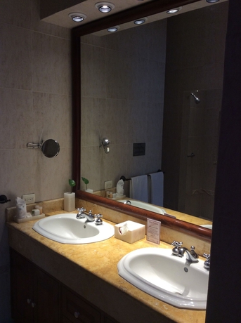 Imagen de la habitación del Hotel Dos Patios Querétaro Curamoria Collection. Foto 8