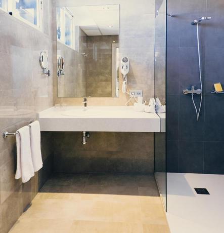 Imagen general del Hotel Dos Playas - 30º Hotels. Foto 1