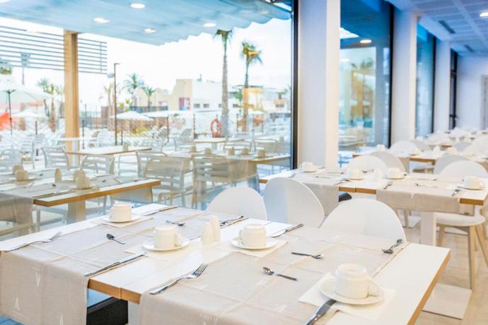 Imagen del bar/restaurante del Hotel Dos Playas - 30º Hotels. Foto 4