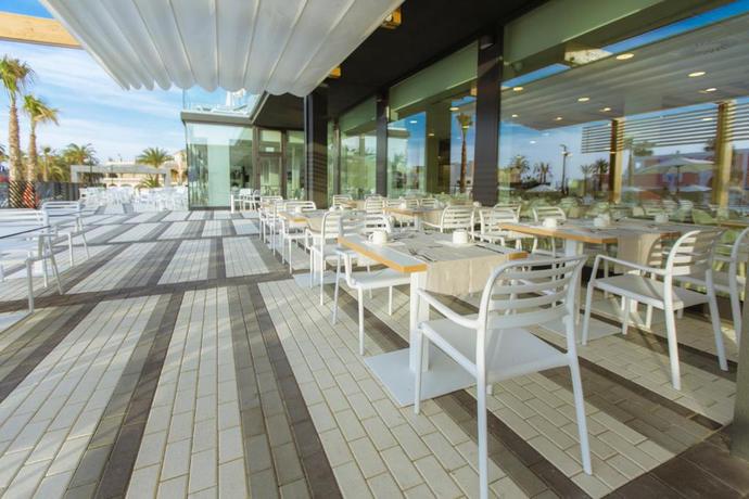 Imagen del bar/restaurante del Hotel Dos Playas - 30º Hotels. Foto 6