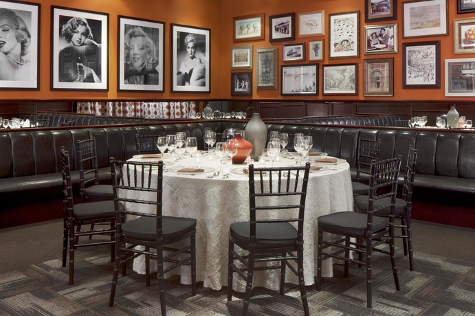 Imagen del bar/restaurante del Hotel Dossier. Foto 3