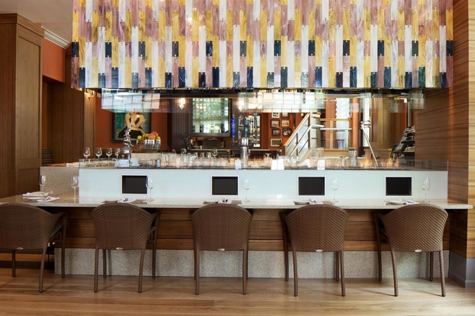 Imagen del bar/restaurante del Hotel Dossier. Foto 4