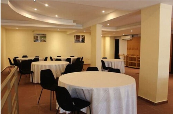 Imagen del bar/restaurante del Hotel Douala Design. Foto 12