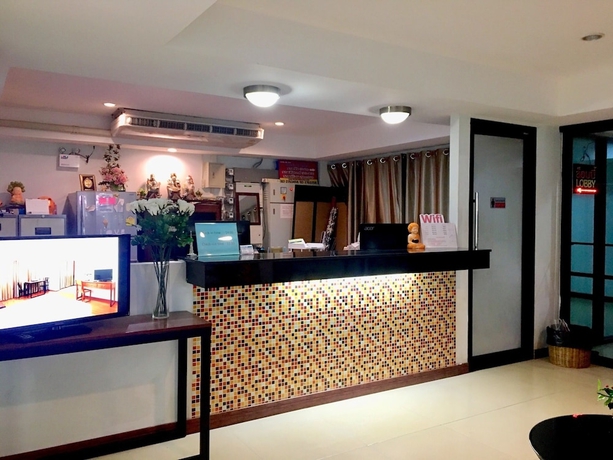 Imagen de los interiores del Hotel Double Dd House At Mrt Sutthisarn. Foto 16