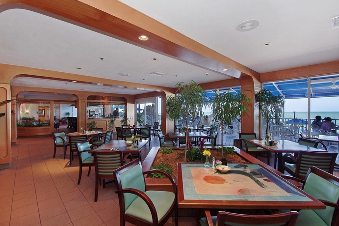 Imagen del bar/restaurante del Hotel DoubleTree Beach Resort by Hilton Tampa Bay/North. Foto 3
