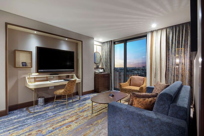 Imagen de la habitación del Hotel DoubleTree By Hilton Antalya City Centre. Foto 5
