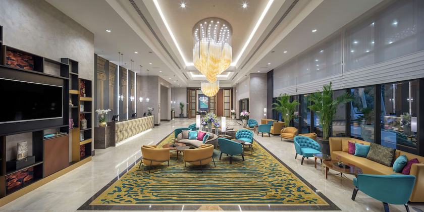 Imagen de los interiores del Hotel DoubleTree By Hilton Antalya City Centre. Foto 18