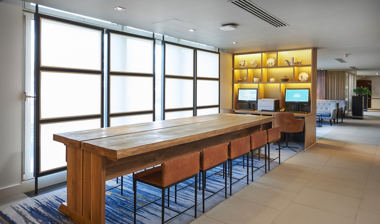 Imagen de los interiores del Hotel DoubleTree By Hilton London Excel. Foto 12