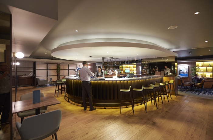 Imagen del bar/restaurante del Hotel DoubleTree By Hilton London Excel. Foto 4