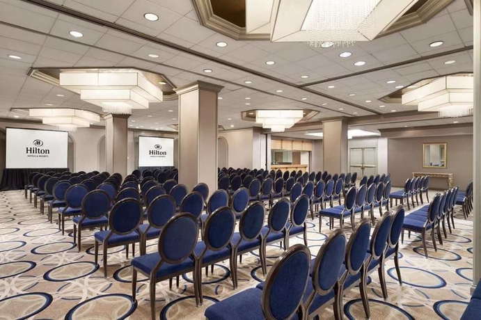 Imagen de los interiores del Hotel DoubleTree Newark Penn Station. Foto 9