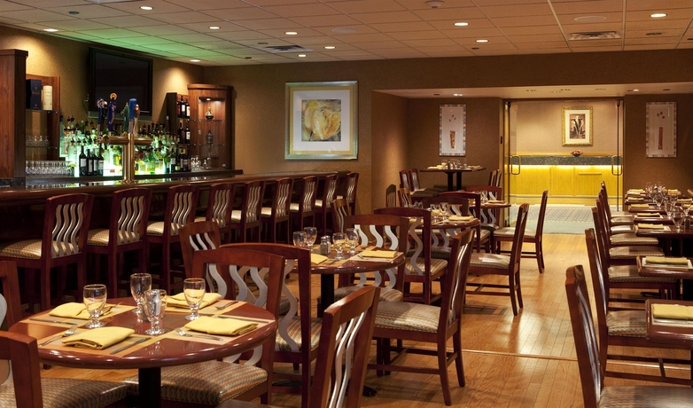 Imagen del bar/restaurante del Hotel DoubleTree Newark Penn Station. Foto 3