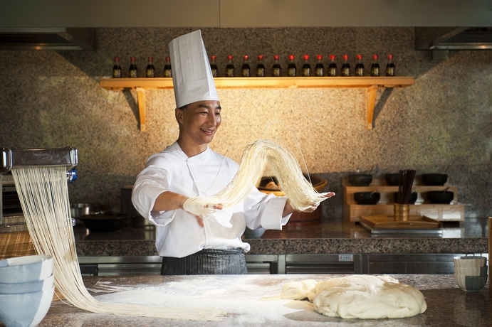 Imagen del bar/restaurante del Hotel DoubleTree Resort by Hilton Sanya Haitang Bay. Foto 3