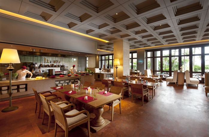 Imagen del bar/restaurante del Hotel DoubleTree Resort by Hilton Sanya Haitang Bay. Foto 4