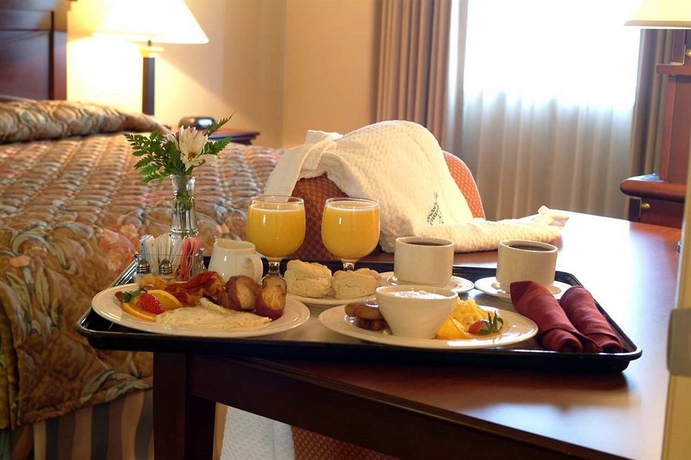 Imagen de la habitación del Hotel DoubleTree Suites by Hilton Charlotte/SouthPark. Foto 6