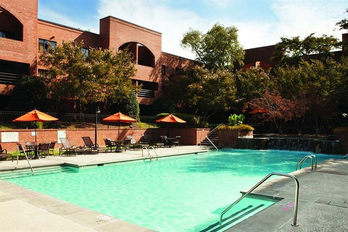 Imagen de la piscina del Hotel DoubleTree Suites by Hilton Charlotte/SouthPark. Foto 13