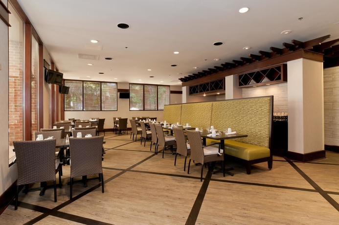 Imagen del bar/restaurante del Hotel DoubleTree Suites by Hilton Charlotte/SouthPark. Foto 4