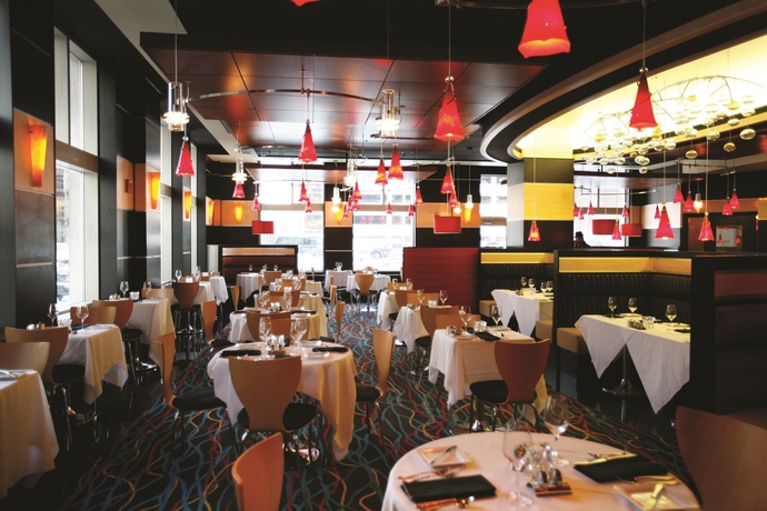 Imagen del bar/restaurante del Hotel DoubleTree Suites by Hilton Hotel Detroit Downtown - Fort Shelby. Foto 2