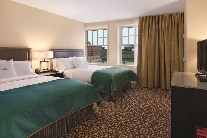 Imagen de la habitación del Hotel DoubleTree Suites by Hilton Hotel Detroit Downtown - Fort Shelby. Foto 7