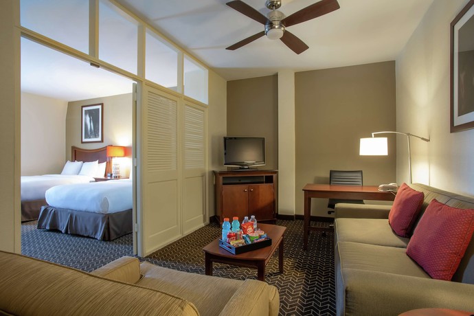 Imagen de la habitación del Hotel DoubleTree Suites by Hilton Lexington. Foto 11