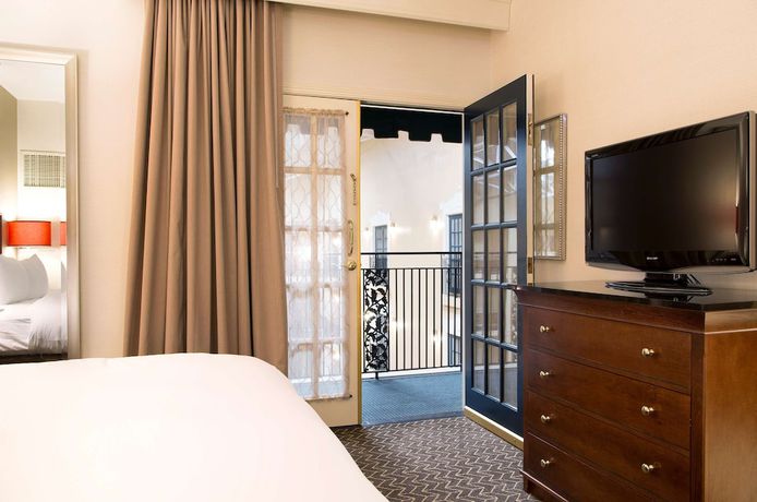 Imagen de la habitación del Hotel DoubleTree Suites by Hilton Lexington. Foto 12