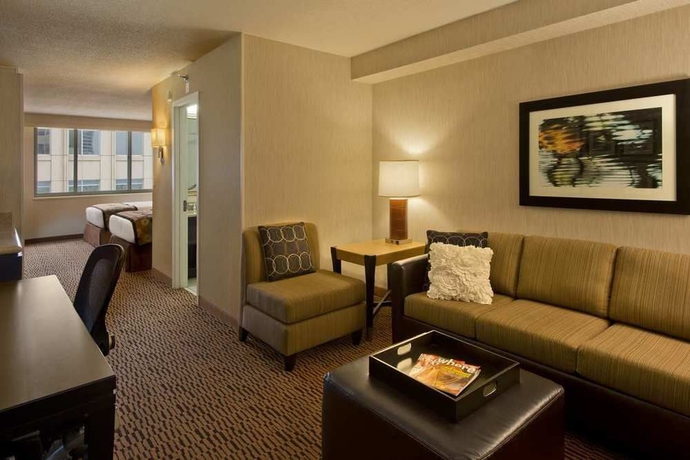 Imagen de los interiores del Hotel DoubleTree Suites by Hilton Minneapolis. Foto 10