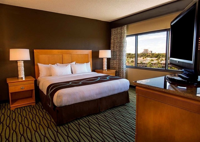 Imagen de la habitación del Hotel DoubleTree Suites by Hilton Orlando - Disney Springs. Foto 6