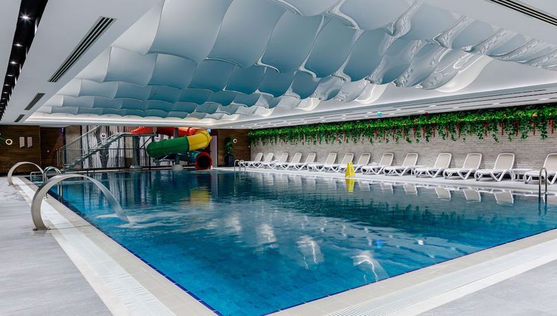 Imagen de la piscina del Hotel DoubleTree by Hilton Afyonkarahisar. Foto 19