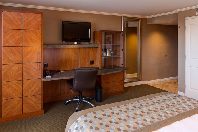 Imagen de la habitación del Hotel DoubleTree by Hilton Akron Fairlawn. Foto 2