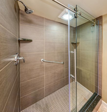 Imagen de la habitación del Hotel DoubleTree by Hilton Akron Fairlawn. Foto 5
