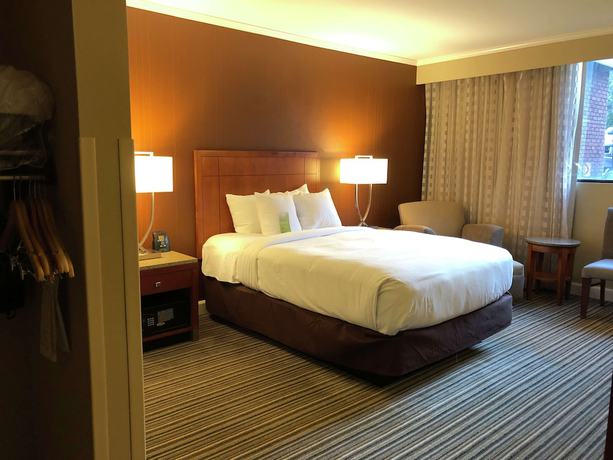 Imagen de la habitación del Hotel DoubleTree by Hilton Akron Fairlawn. Foto 11