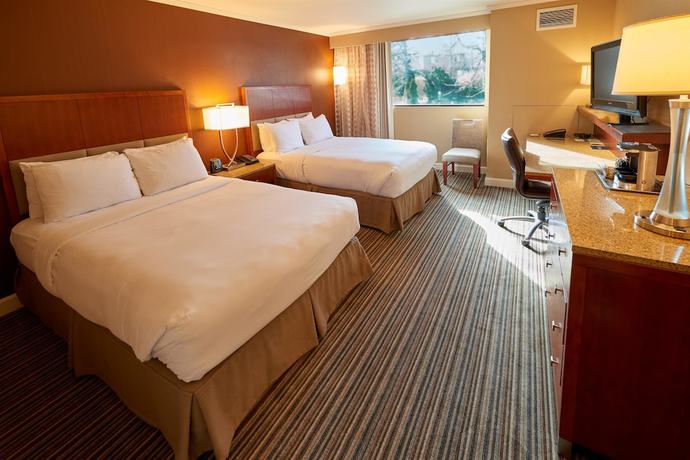 Imagen de la habitación del Hotel DoubleTree by Hilton Akron Fairlawn. Foto 19