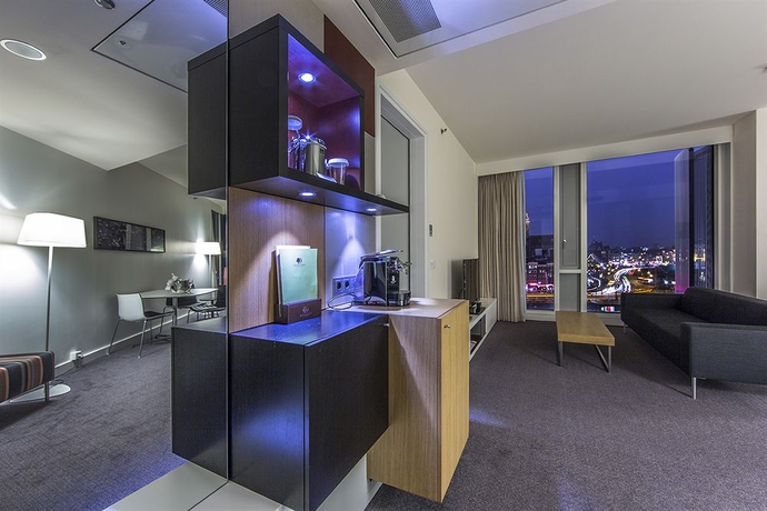 Imagen de los interiores del Hotel DoubleTree by Hilton Amsterdam Centraal Station. Foto 11