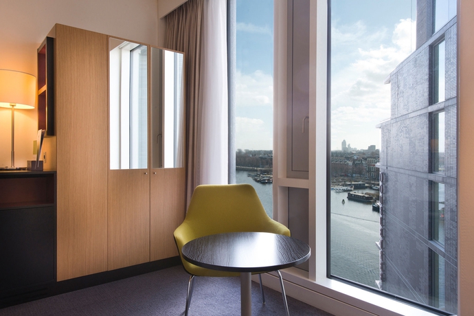Imagen de la habitación del Hotel DoubleTree by Hilton Amsterdam Centraal Station. Foto 8