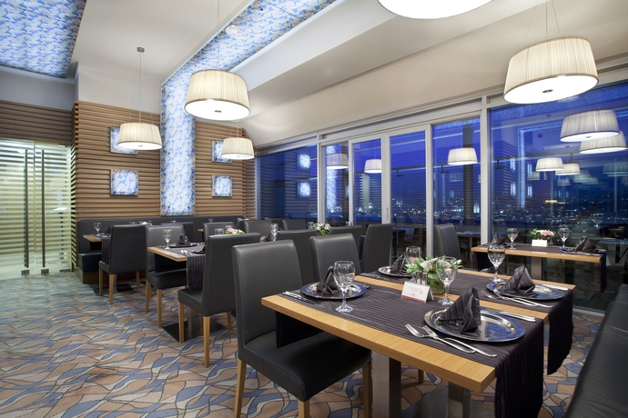 Imagen del bar/restaurante del Hotel DoubleTree by Hilton Ankara Ankamall. Foto 2