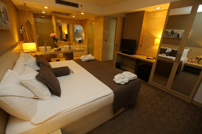 Imagen de la habitación del Hotel DoubleTree by Hilton Ankara Ankamall. Foto 8