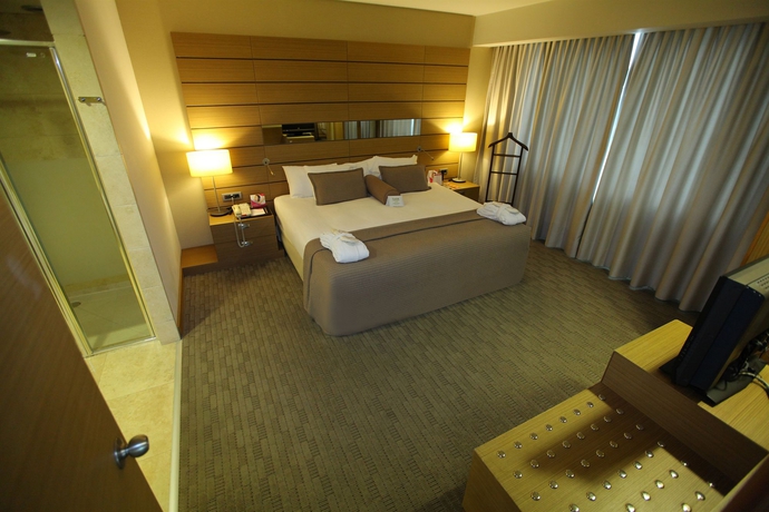 Imagen de la habitación del Hotel DoubleTree by Hilton Ankara Ankamall. Foto 9