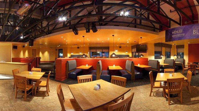 Imagen del bar/restaurante del Hotel DoubleTree by Hilton Ann Arbor North. Foto 3