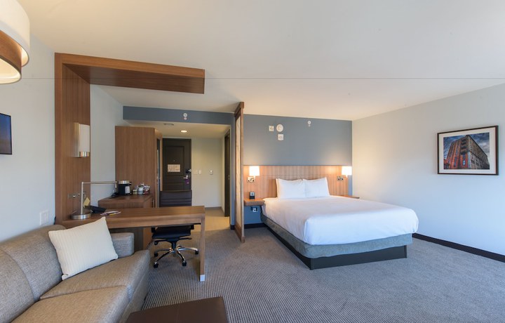 Imagen de la habitación del Hotel DoubleTree by Hilton Asheville Downtown. Foto 13