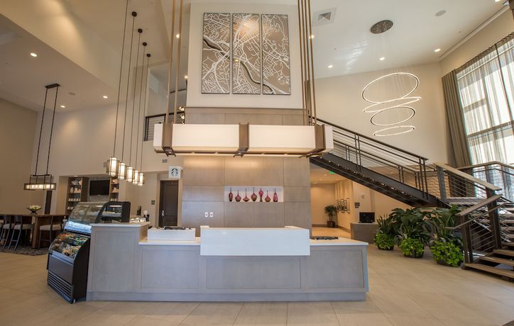 Imagen de los interiores del Hotel DoubleTree by Hilton Asheville Downtown. Foto 21