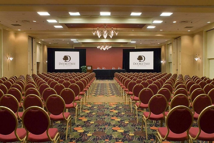 Imagen de los interiores del Hotel DoubleTree by Hilton Atlanta Windy Hill Ballpark. Foto 7