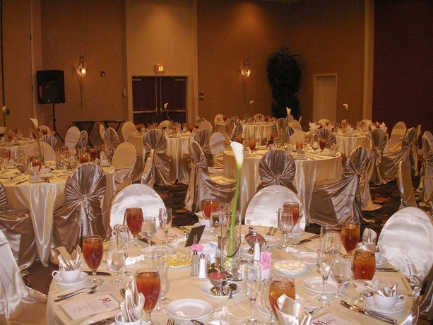 Imagen de los interiores del Hotel DoubleTree by Hilton Atlanta Windy Hill Ballpark. Foto 9