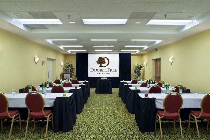Imagen de los interiores del Hotel DoubleTree by Hilton Atlanta Windy Hill Ballpark. Foto 10