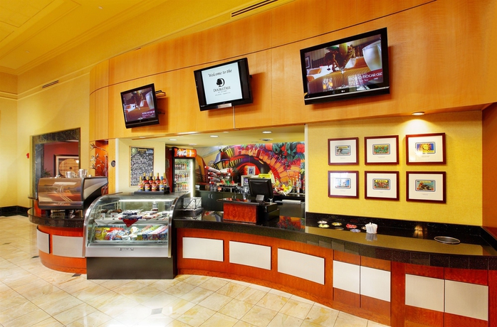 Imagen del bar/restaurante del Hotel DoubleTree by Hilton Atlanta Windy Hill Ballpark. Foto 3