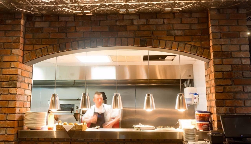 Imagen del bar/restaurante del Hotel DoubleTree by Hilton Belfast City Ten Square. Foto 3