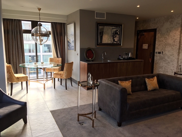 Imagen de la habitación del Hotel DoubleTree by Hilton Belfast City Ten Square. Foto 13